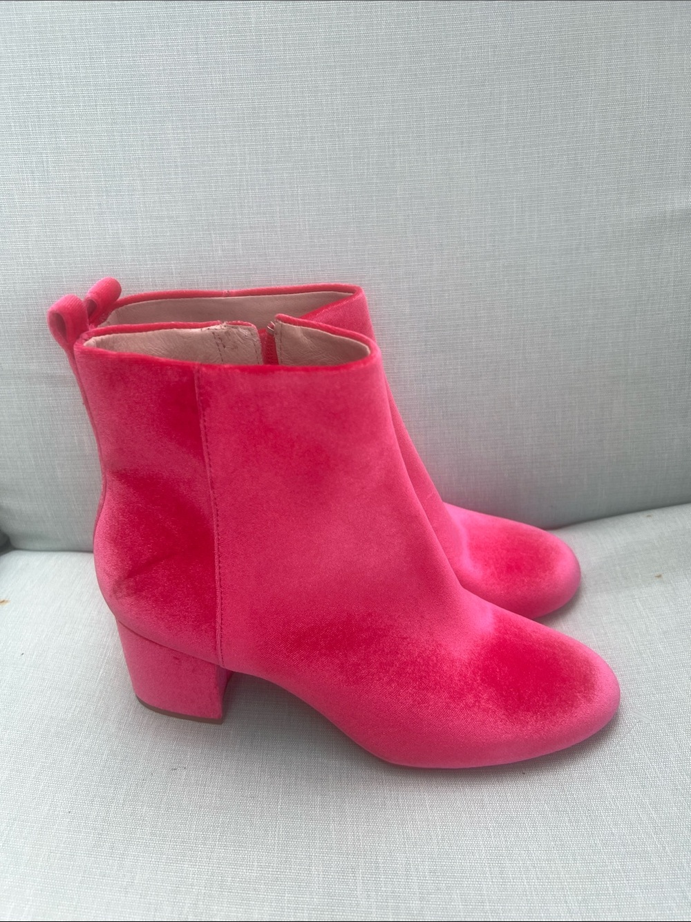 🪩🎃🤠NWOB Gianni Bini Women's Hot Pink Velvet Ankle Boots sz 7